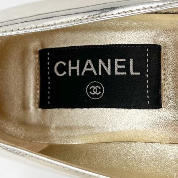 Chanel Laminated Metallic Calfskin Grosgrain Cap Toe CC Pointed Toe Wedge EU 37 - Picture 10 of 15